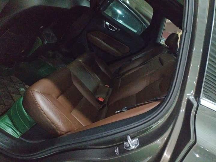 Volvo XC60 2021 T 5 4 WD — фото 17