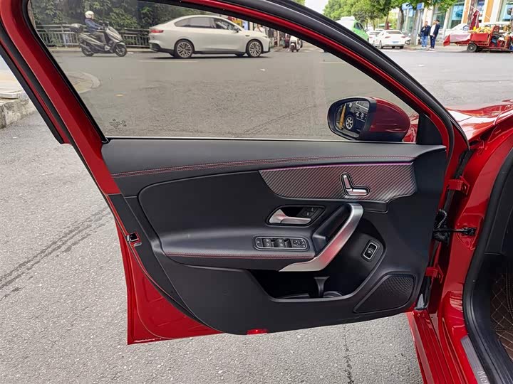 Mercedes-Benz A-Class 2023 A 200 L — фото 6
