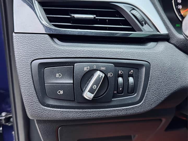 BMW X1 2019 s Drive 18 Li — фото 12