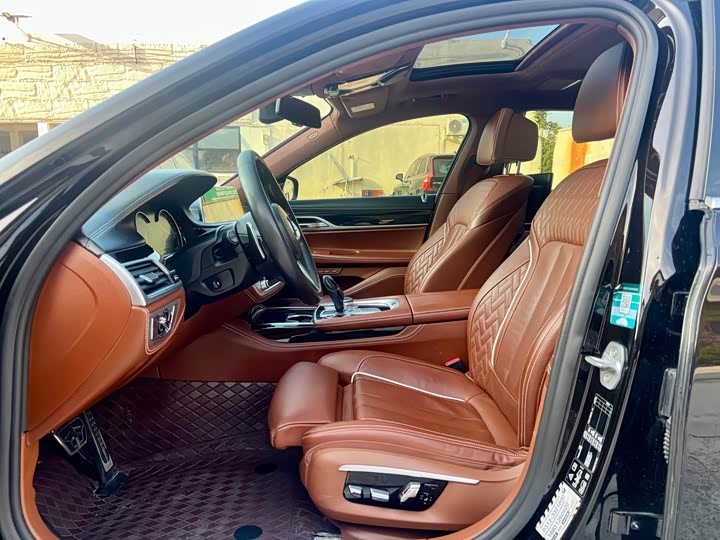 BMW 7-Series 2018 740 Li x Drive M — фото 4