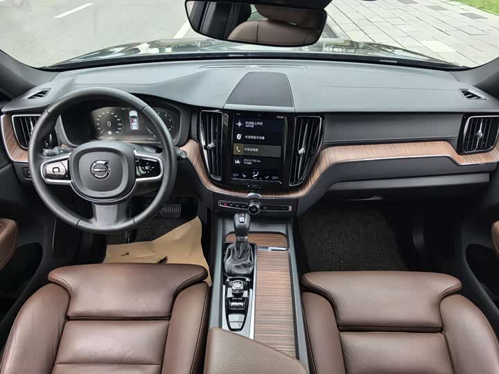 Volvo XC60 2021 T 5 4 WD — фото 8