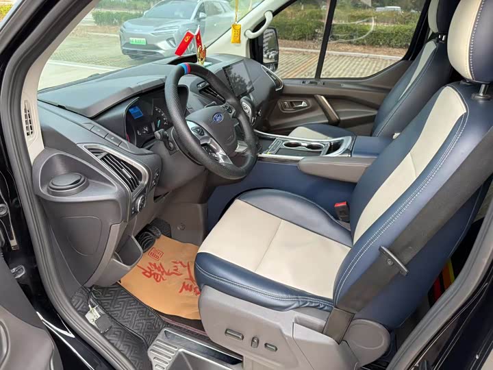 Ford Tourneo — фото 6