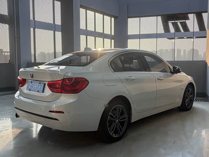 BMW 1-Series 2018 118i Sport — фото 10