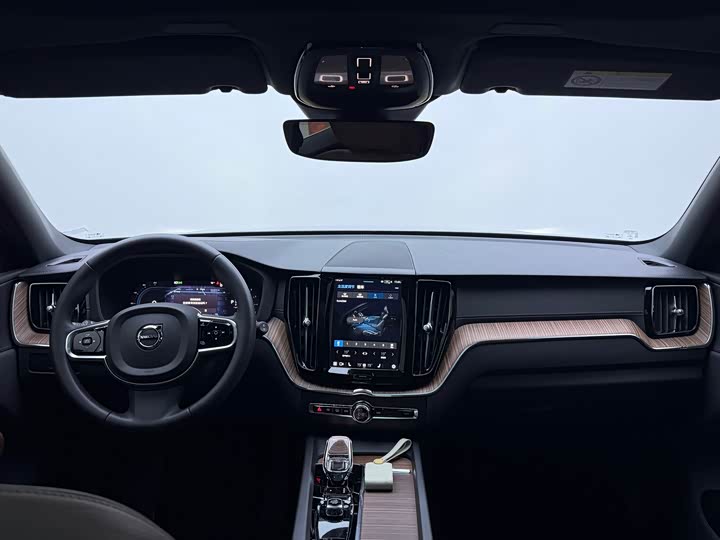 Volvo XC60 2023 B 5 4 WD — фото 12