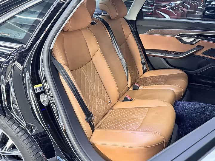 Audi A8 2023 A 8 L 50 TFSI quattro — фото 18