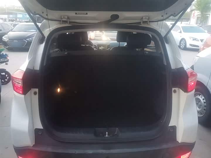 Changan CS15 2016 1.5 L MT — фото 19