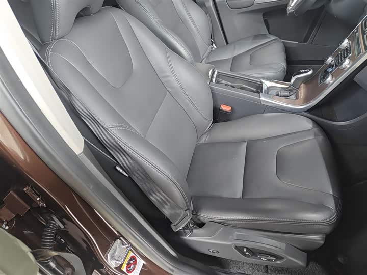 Volvo XC60 2017 T 5 AWD — фото 4