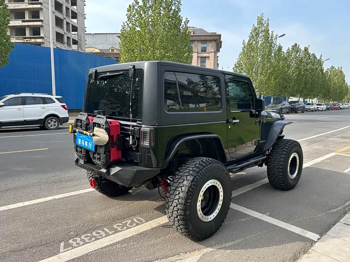Jeep Wrangler — фото 6