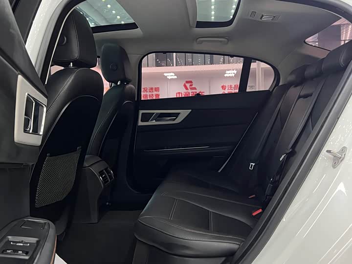 Jaguar XEL 2018 2.0 T 200 PS — фото 9