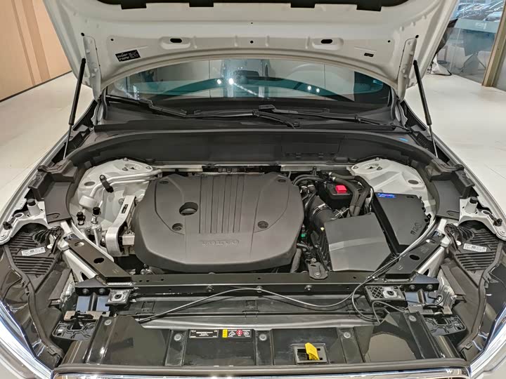 Volvo XC60 2023 B 5 4 WD — фото 14