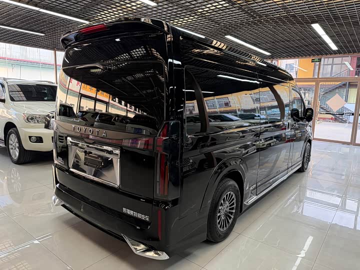 Toyota HIACE 2025 3.5 L — фото 7