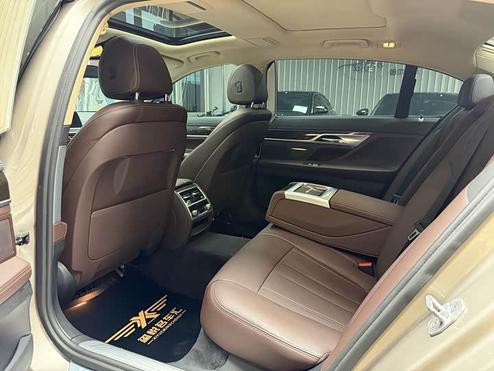BMW 7-Series 2016 730 Li Leading — фото 30