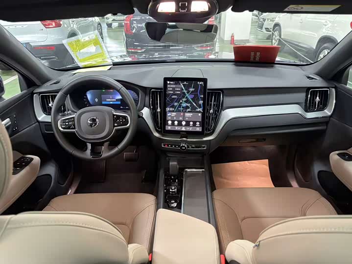 Volvo XC60 2026 B 5 4 WD — фото 11