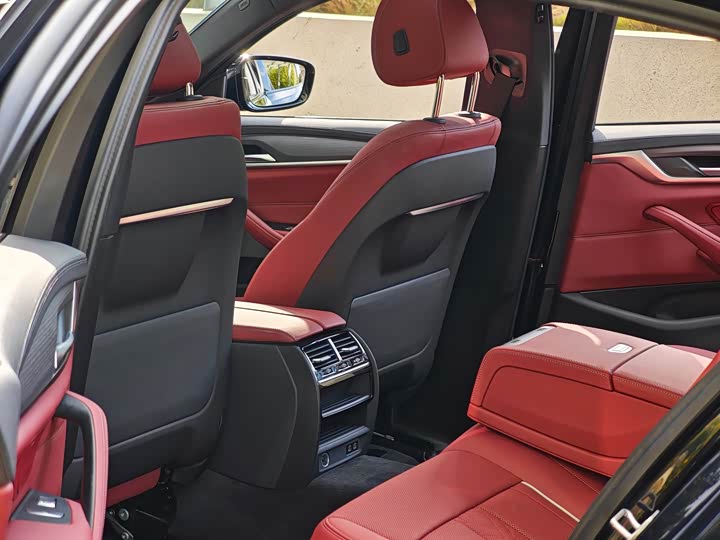 BMW 5-Series 2023 530 Li Leading M — фото 18