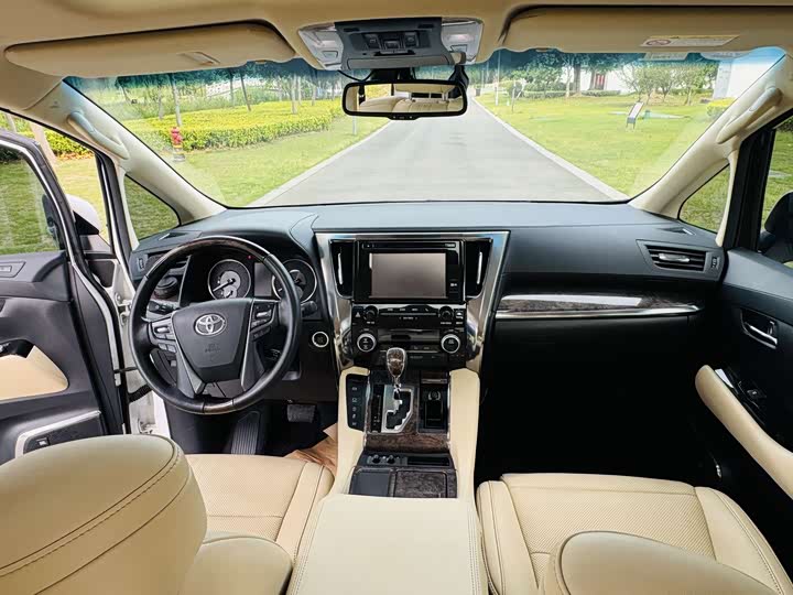 Toyota Alphard — фото 14