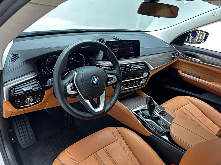 BMW 6-Series 2019 630i — фото 9