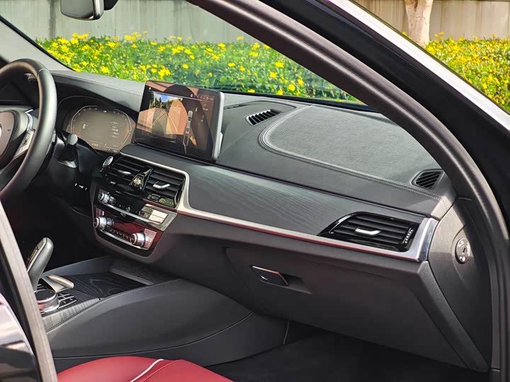 BMW 5-Series 2023 530 Li Leading M — фото 10