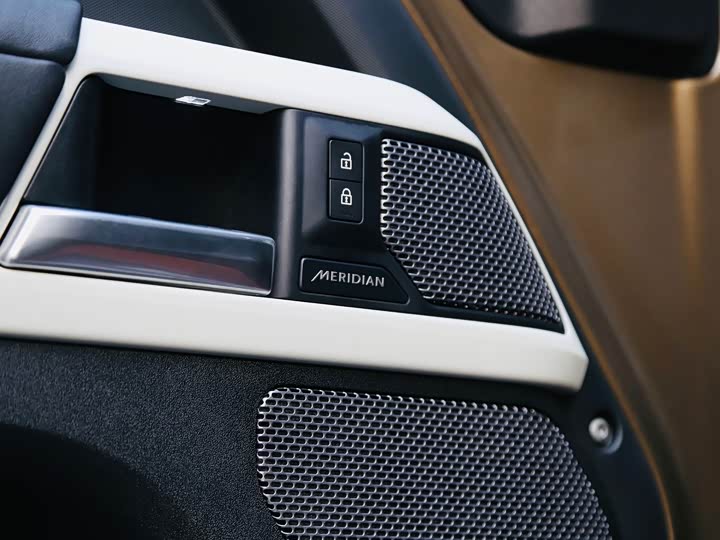 Land Rover Defender — фото 10