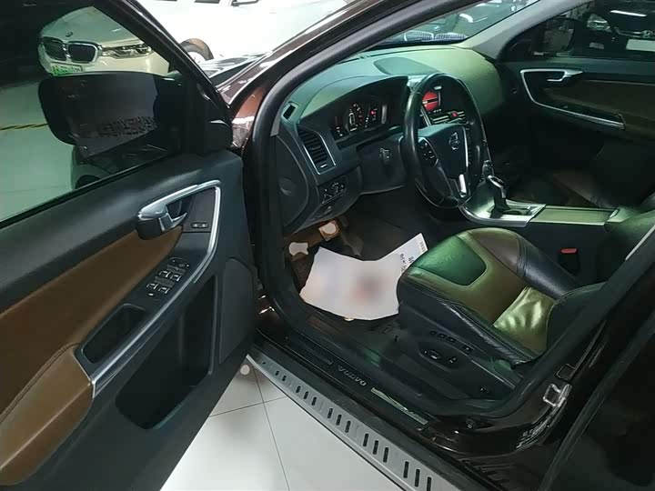 Volvo XC60 2017 T 5 AWD — фото 12