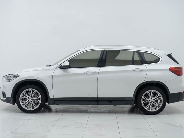 BMW X1 2019 s Drive 20 Li Leading — фото 3