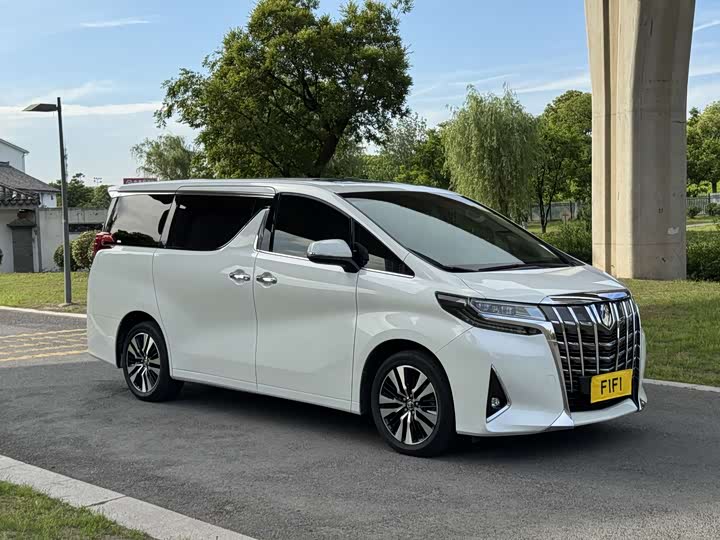Toyota Alphard — фото 4