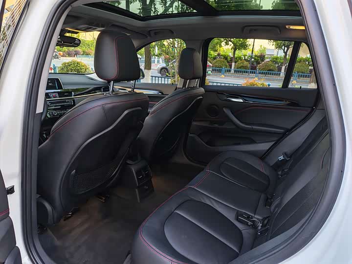 BMW X1 2018 x Drive 20 Li — фото 9