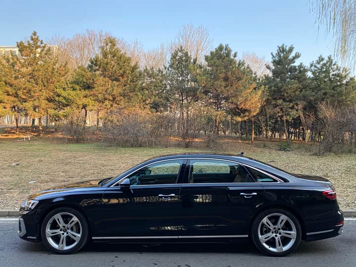 Audi A8 2024 A 8 L 50 TFSI quattro — фото 3