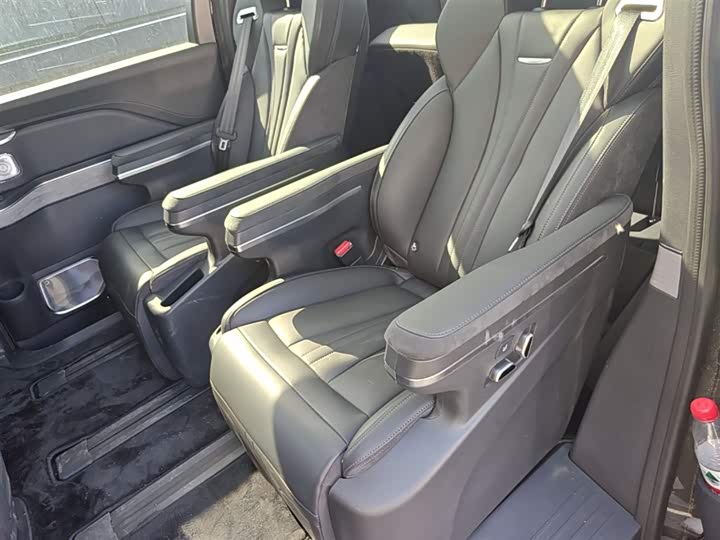 Hongqi HQ9 PHEV 2024 2.0 T 4 WD — фото 17