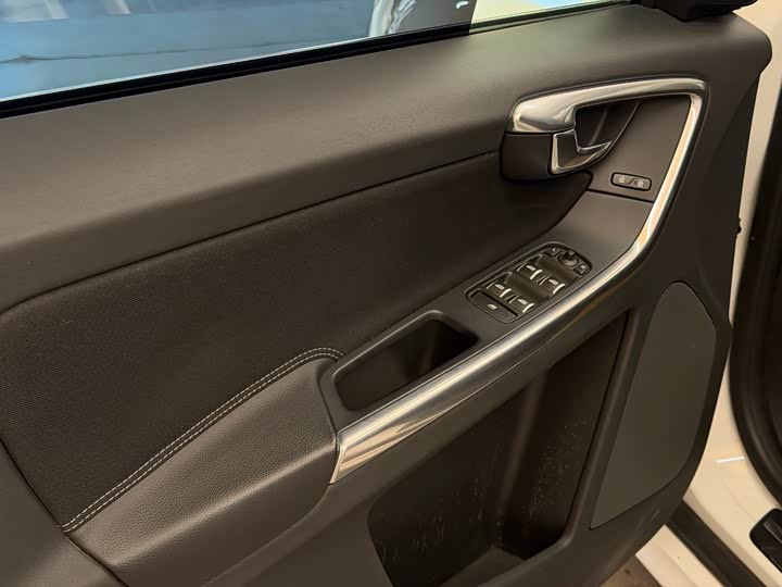 Volvo XC60 2016 T 5 — фото 10