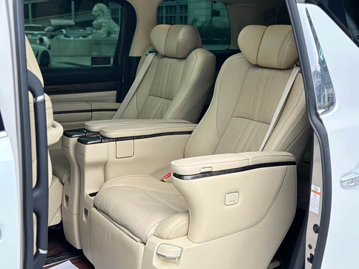 Toyota Vellfire — фото 13