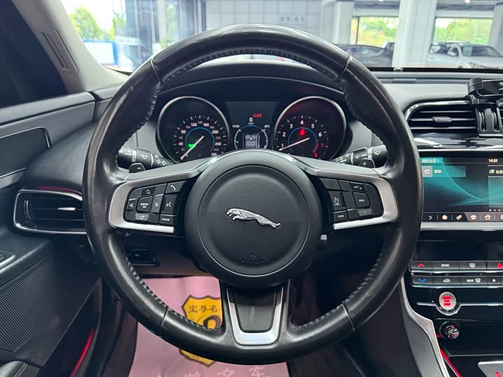 Jaguar XEL 2019 2.0 T 200 PS — фото 9