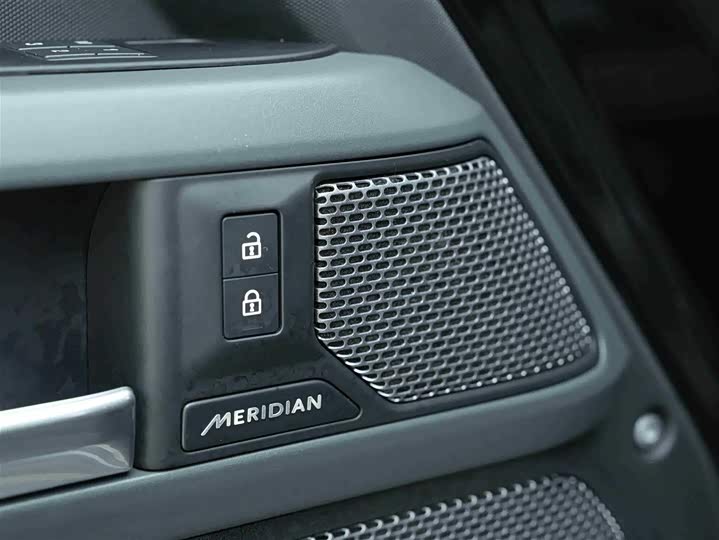 Land Rover Defender — фото 16