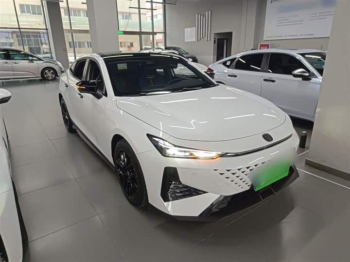 Changan UNI-V 2024 1.5 T Premium — фото 4