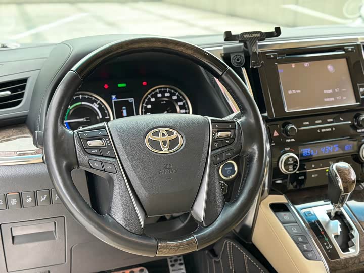 Toyota Vellfire — фото 8