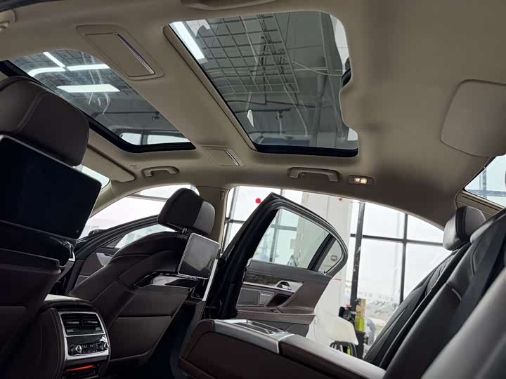 BMW 7 Series 740Li продвинутая — фото 14