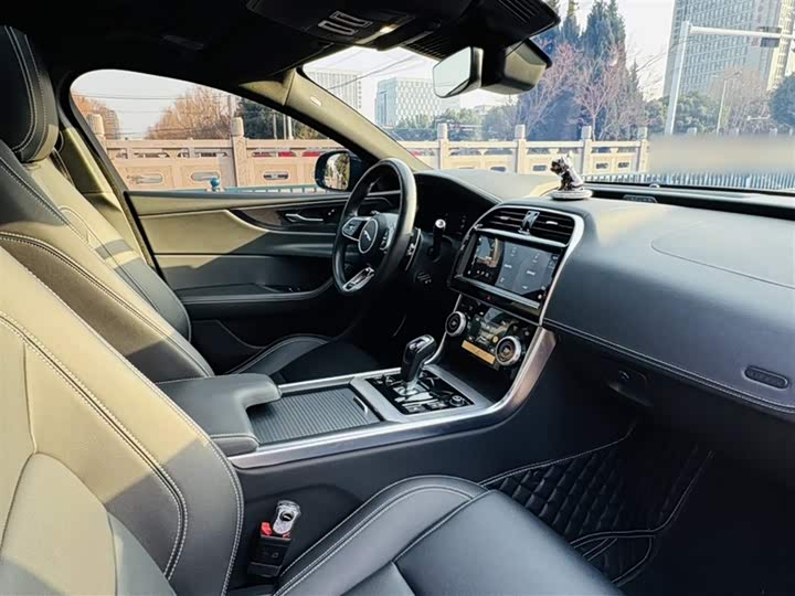 Jaguar XEL 2023 2.0 T 250 PS R-DYNAMIC S — фото 15