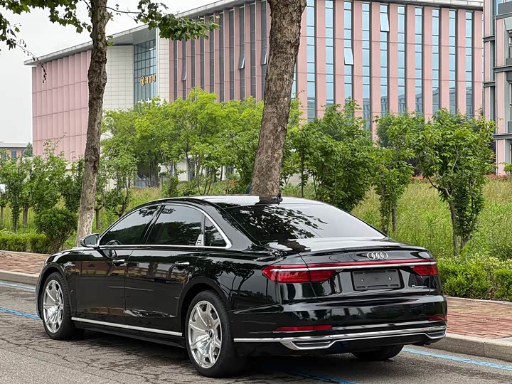 Audi A8 2018 A 8 L 55 TFSI quattro — фото 4