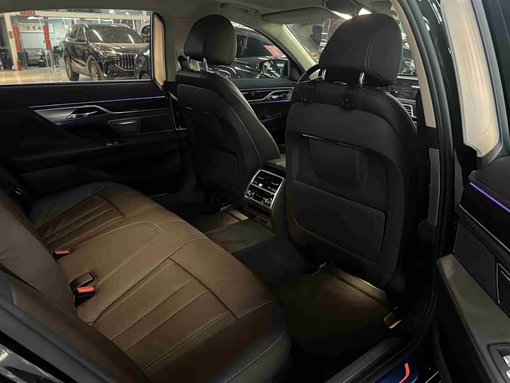 BMW 7 Series 730Li продвинутая — фото 8