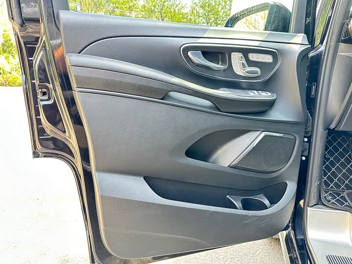 Mercedes-Benz V-Class 2022 V 260 L — фото 18