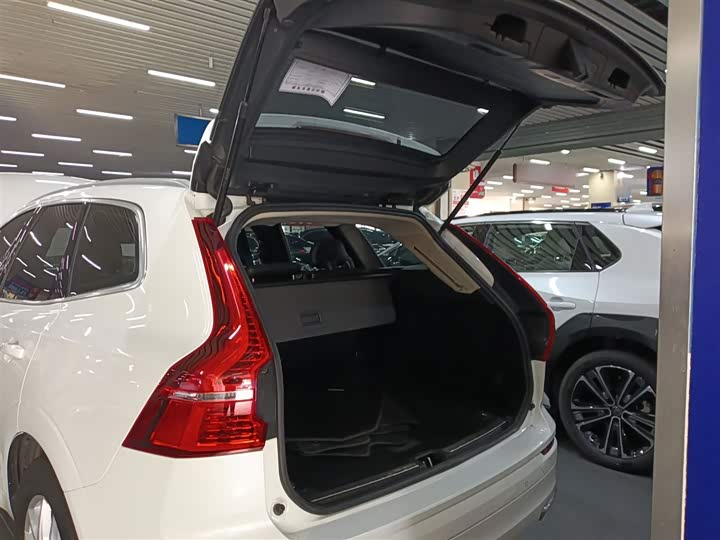 Volvo XC60 2019 T 5 4 WD VI — фото 15