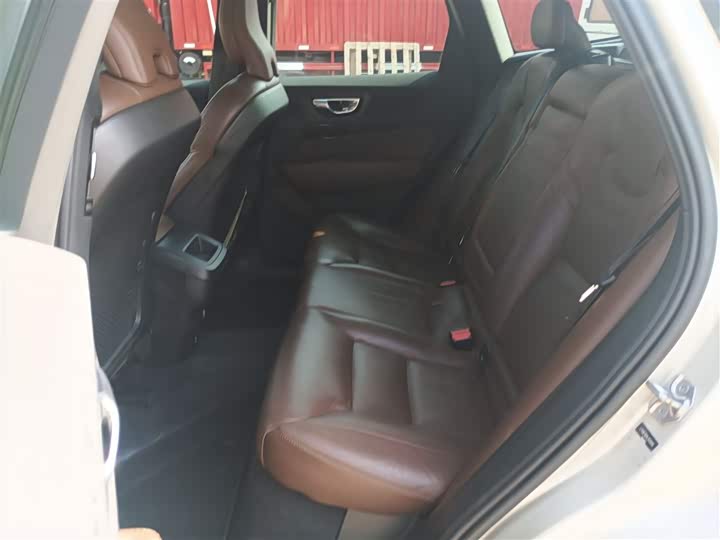 Volvo XC60 2020 T 5 4 WD — фото 10