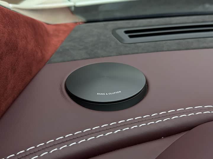 Aston Martin Vanquish 2013 6.0 L Standard — фото 12