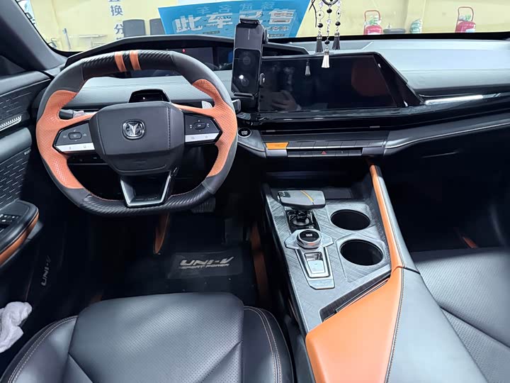 Changan UNI-V 2023 1.5 T — фото 12