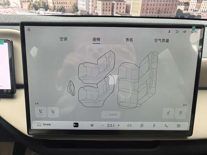 Volvo XC70 Hybrid 2026 4 WD Plus — фото 11