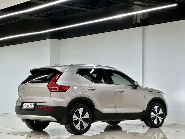 Volvo XC40 2024 B 3 — фото 3