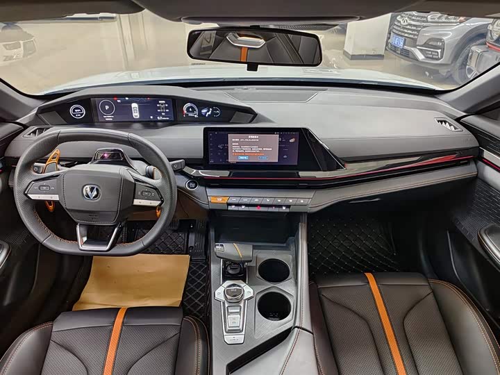 Changan UNI-V 2024 1.5 T Premium — фото 10