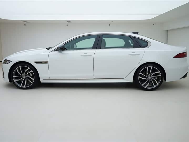 Jaguar XFL 2024 2.0 T P 300 4 WD — фото 3