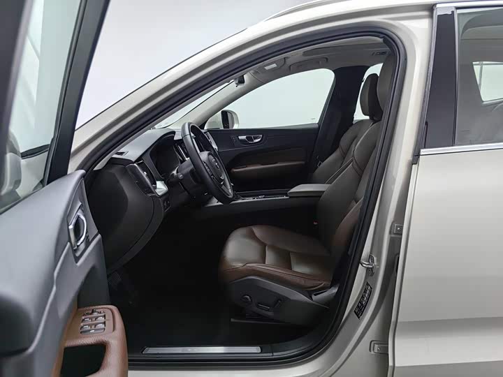 Volvo XC60 T5 полный привод V — фото 10