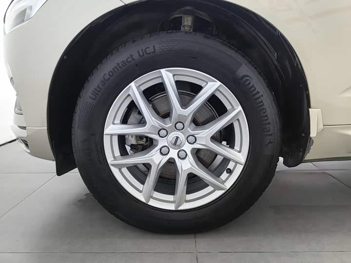 Volvo XC60 T5 полный привод V — фото 17