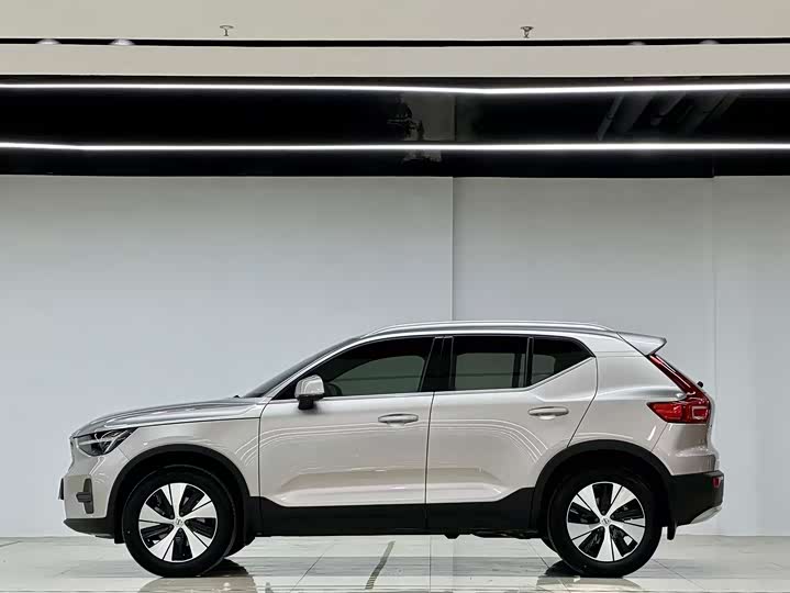 Volvo XC40 2024 B 3 — фото 4